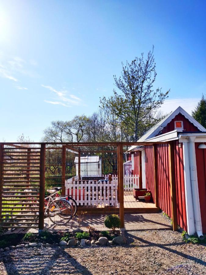 Lillstugan - Centralt Och Havsnaera I Lugnt Villomrade Falkenberg Exterior foto