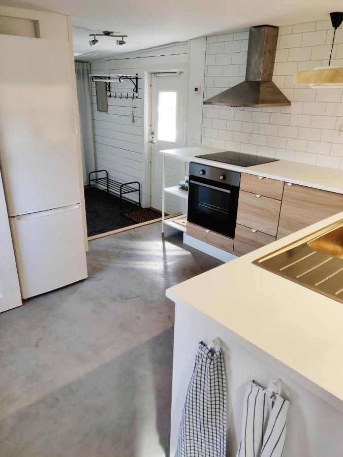 Lillstugan - Centralt Och Havsnaera I Lugnt Villomrade Falkenberg Exterior foto